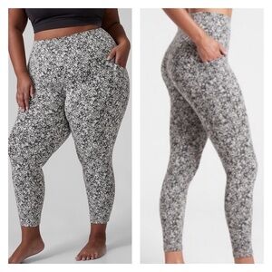Athleta Salutation Stash Textured 7/8 Tight Moonflower Black print Size 1X New